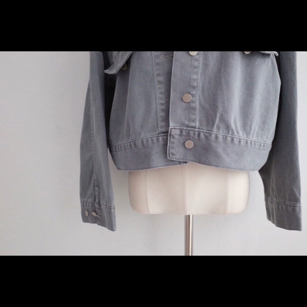 Cropped denim jacket - Picture 7 of 9